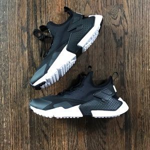 Youth size 5 Huarache Drift Black & White